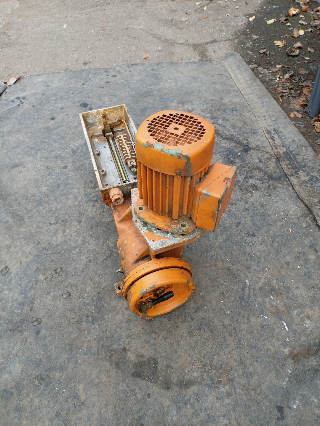 Продам. Привод управления шибера бункера сыпучих.