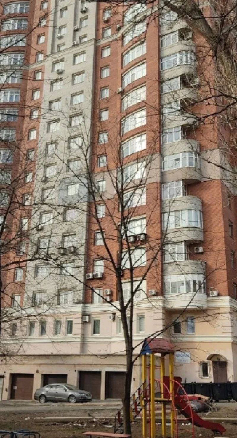 4-х комнатная квартира в центре Ворошиловского р-на, ул. Университетская