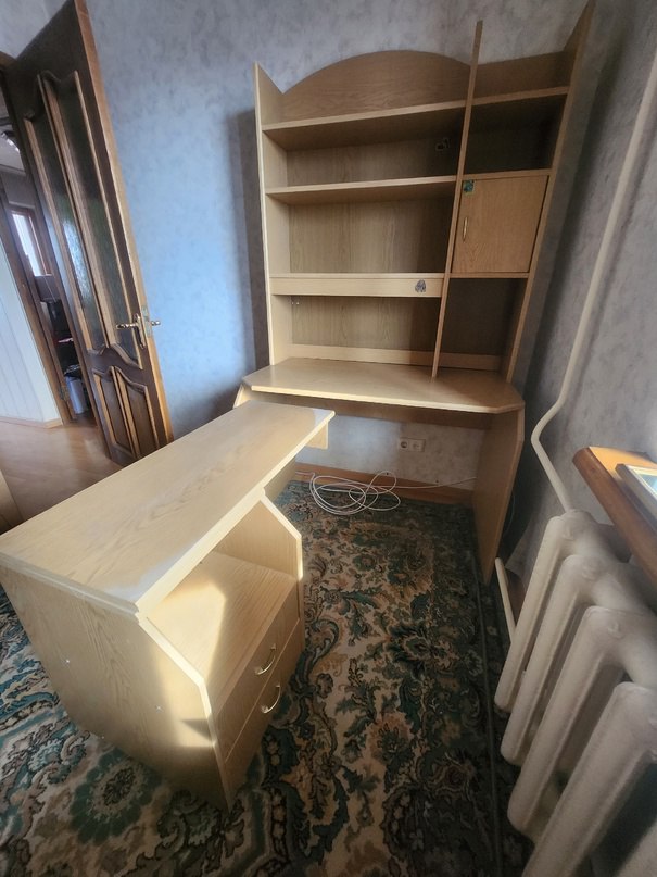 Продам стол компьютерный