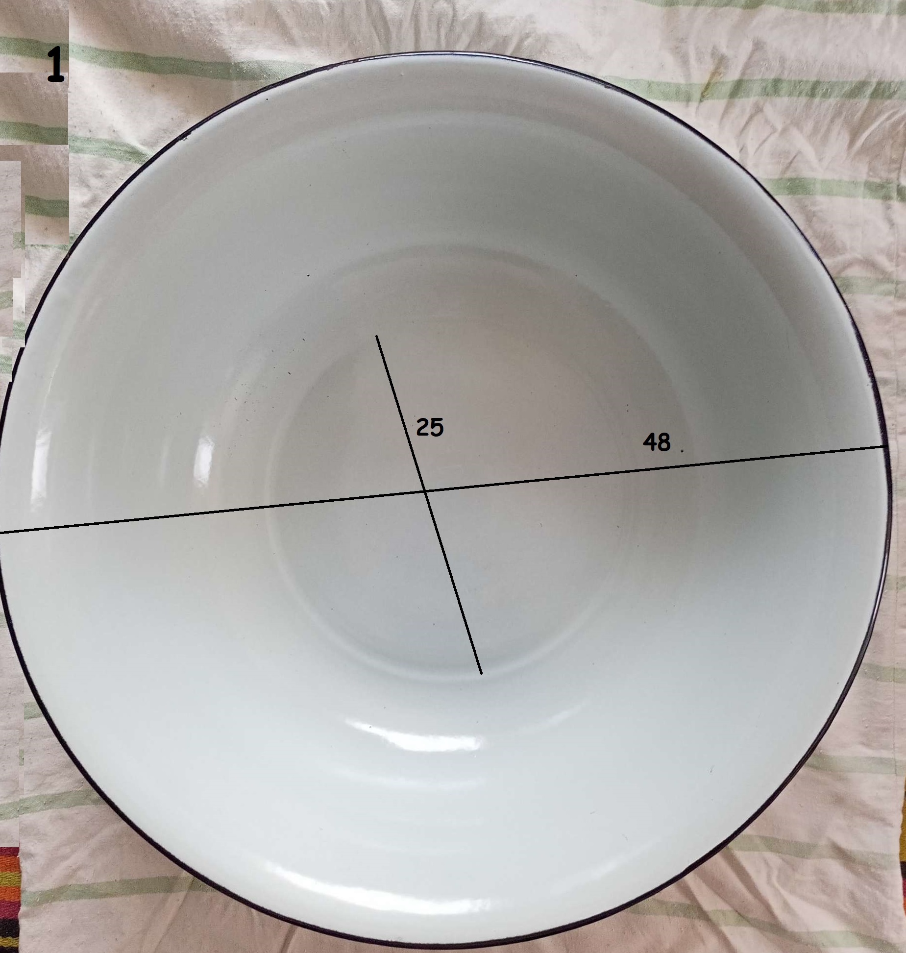 Продам миску хозяйственную