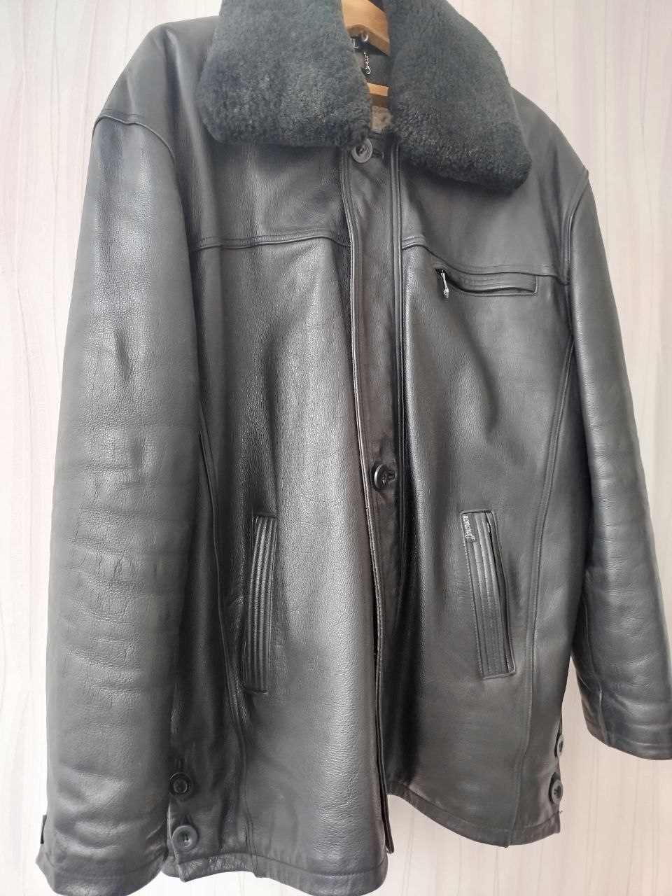 Продам кожаную зимнюю куртку