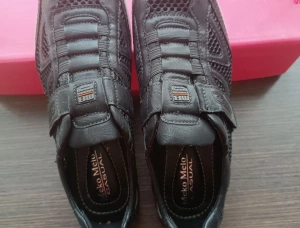 Кросы новые.  40 р.