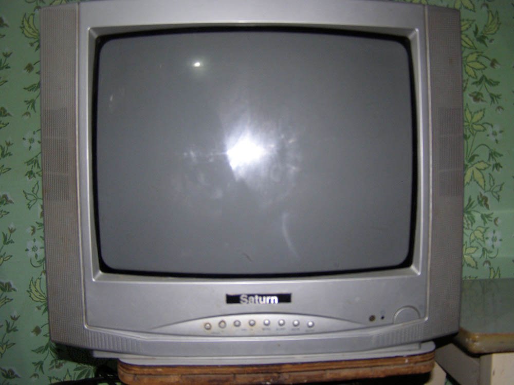 Телевизор Saturn 14 дюймов в рабочем состоянии