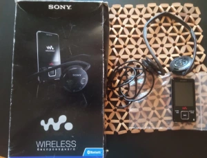 Цифровой проигрыватель мультимедиа Sony NWZ- A826K + беспроводные стереонаушники Sony