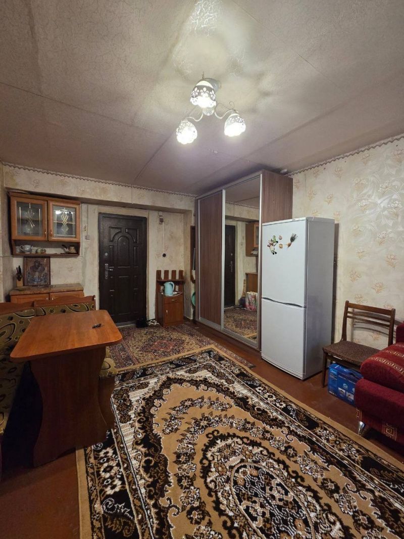 Комната в общежитии в Кировском р-не. ул. Кирова с меб. и техникой