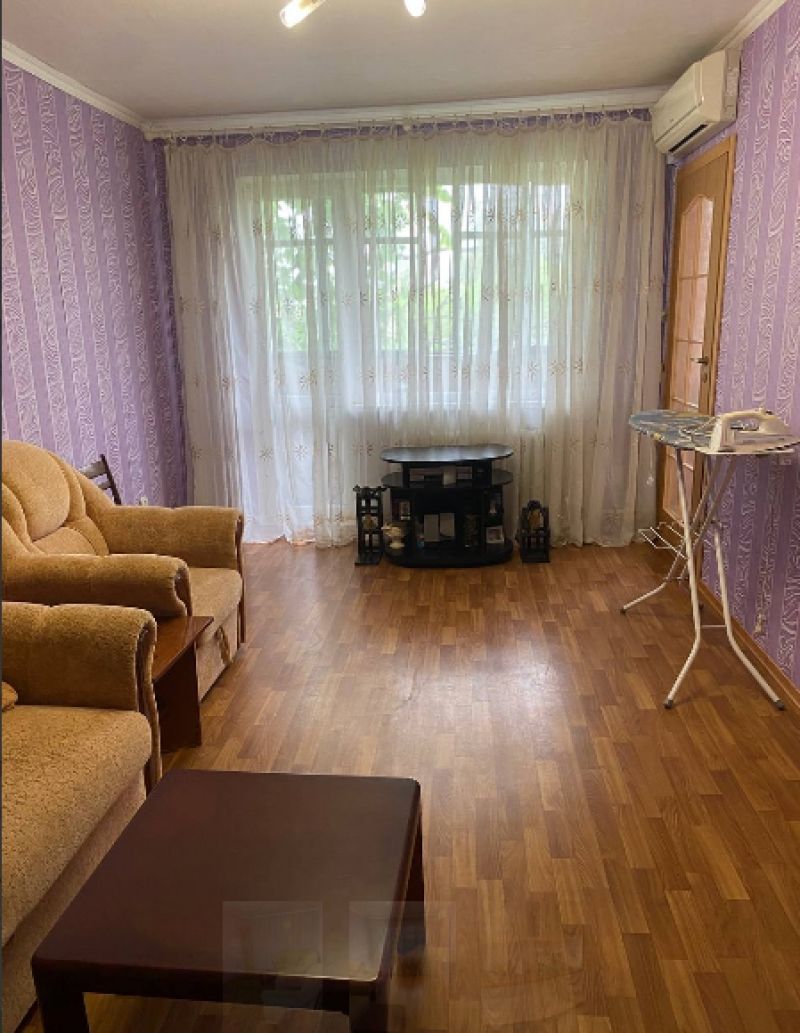 3-х ком. квартира в Кировском. р-не. пр. Семашко в хорошем состоянии