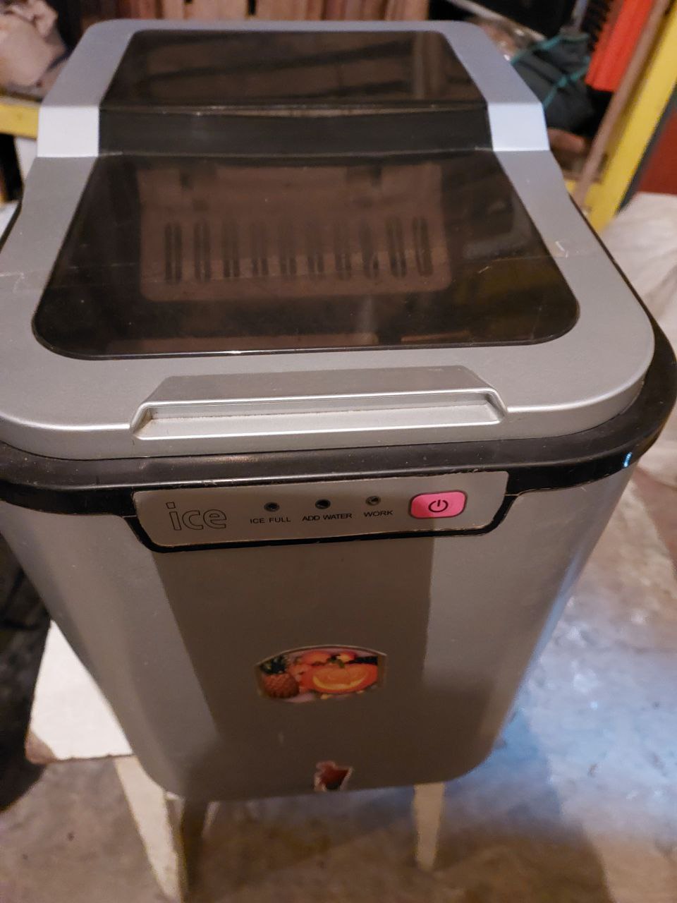 В связи с закрытием продаю льдогенератор